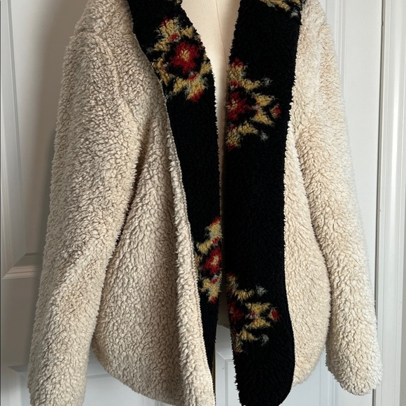 Oversized Reversible Cream and Black Sherpa Cardigan - Picture 3 of 6